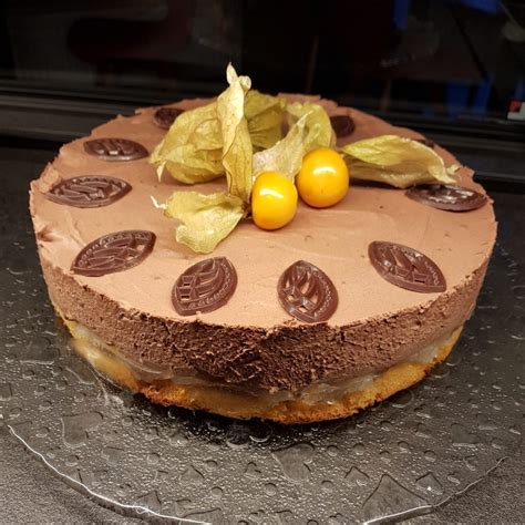 Chocolate on chocolate, topped with chocolate? Mousse au Chocolat-Birnen Torte - annes-lieferdienst.de