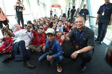 Datuk (dr) aminar rashid began his career in 1982 as project engineer at techart sdn bhd and left in 1992 as the property and maintenance manager of sri mara complex. SK Bukit Beruntung wins Perodua Junior Safety Squad award ...