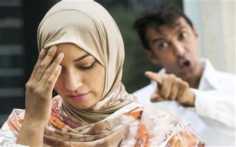 هل يجوز للزوج تقبيل زوجته في رمضان
