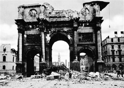 The bombing of dresden by the british royal air force (raf) and the united states army air forces (usaaf) between february 13 and february 15, 1945 remains one of the more controversial events of world war ii. Das teilzerstörte Siegestor Timeline Classics/Timeline ...