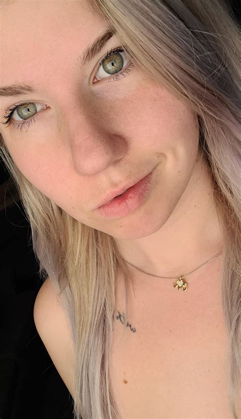 7521 best r/selfies images on Pholder | Floor laying. Over 18.