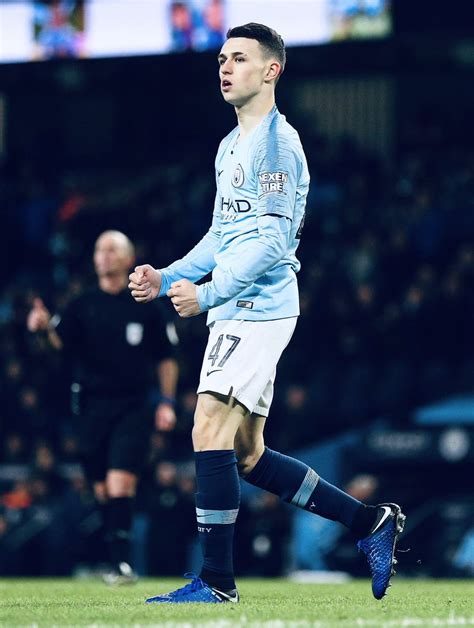 €30.00m* mar 13, 1993 in bath, england. Phil Foden Wallpaper / England Boss Gareth Southgate ...