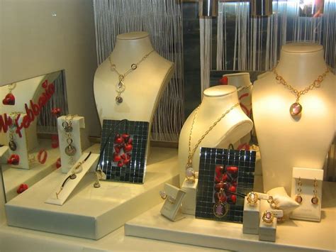 How To Create A Winning Window Display For Valentines Day Creative