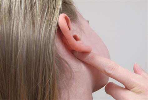 What Causes Pain Behind The Ear Cares Healthy