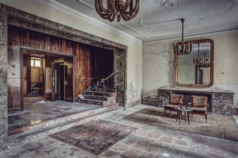 19 Eerie Photos Of The Worlds Grandest Abandoned Hotels Viralscape