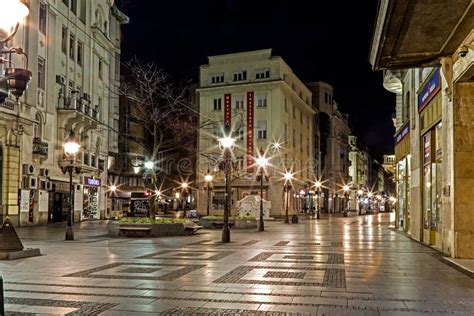 Belgrado Calle De Knez Mihailova En La Noche Imagen De Archivo