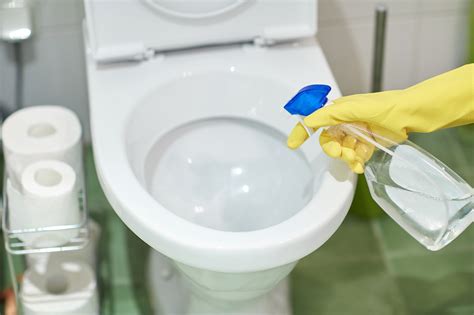 8 Mistakes To Avoid When Cleaning Your Bathroom