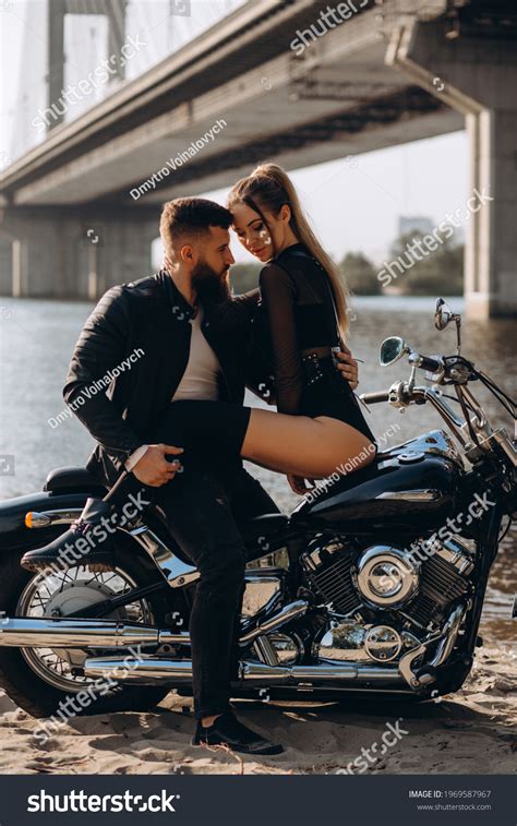 2451 Imágenes De Sexy Couple On Motorcycle Imágenes Fotos Y