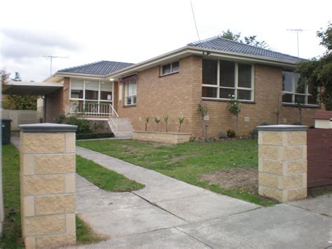 17 Fromhold Drive Doncaster Vic 3108 Property Details