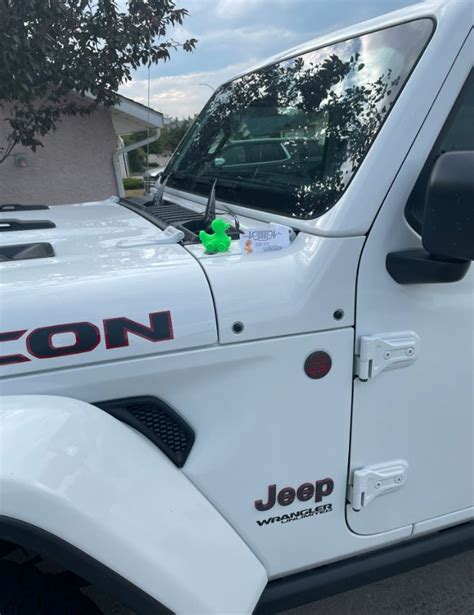 Duck That Jeep Or How World’s Largest Rubber Duck Came To Represent Jeep At Naias 2022