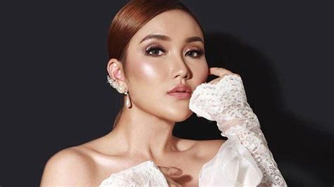 Kabar tersebut dibenarkan oleh tim youtubenya, yan pratama adhi. Calon Suami Ayu Ting Ting Bukan Kalangan Artis, Tak Ada ...