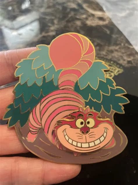 Giant Disney Alice In Wonderland Pin Cheshire Cat Spinner Limited To