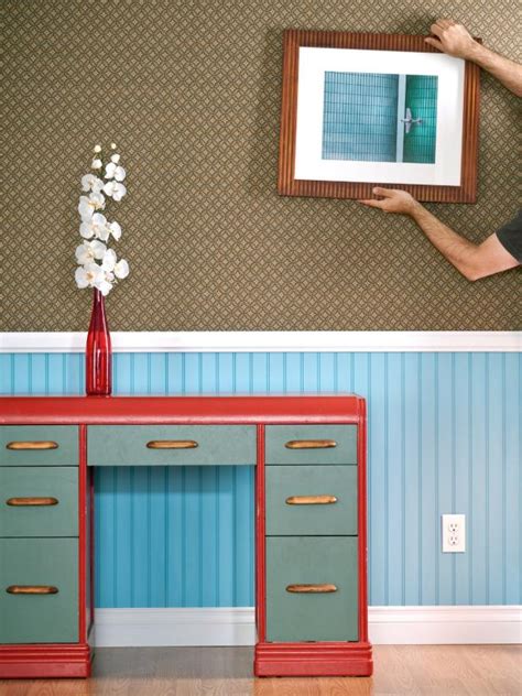 Learn how to decorate dorm walls safely with these easy tips. Tips for Hanging Pictures | DIY