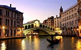 Rialto Bridge Venice Hotel - Hotel Al Ponte dei Sospiri overlooking the ...