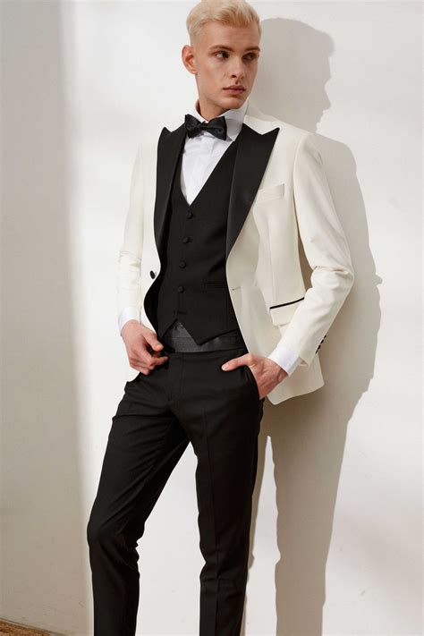 Комплект на свадьбу с белым смокингом с черными жилетом и брюками с