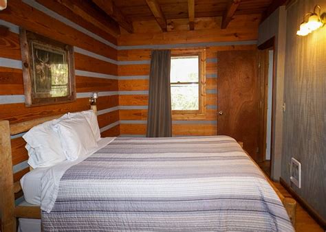 Nestled along the raven fork river bed this deluxe cabin is calling your name! Cherokee, NC United States - Ol'Smoky Log Cabin on the ...