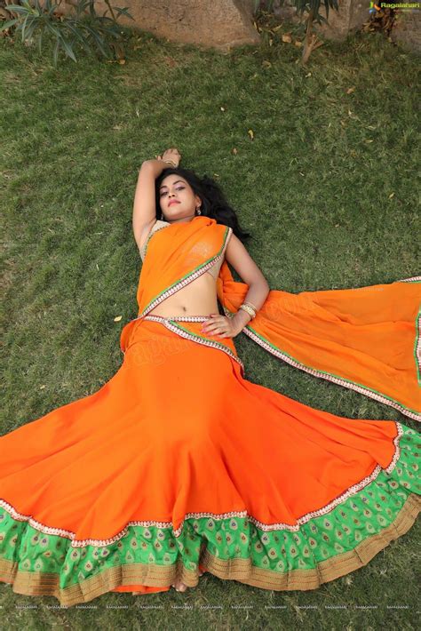 Saree Blouse Navel Pin By Maya On Good Looking In 2020 Saree Saree Navel Mccreary Youlike