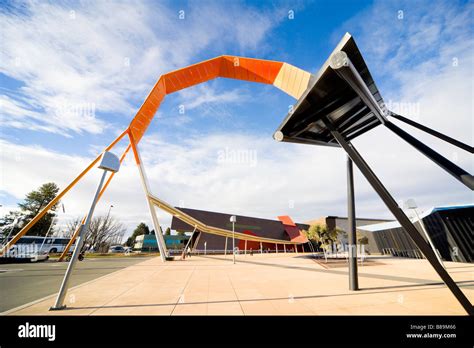 Escultural Entrada Al Museo Nacional De Australia La Curva De Inicio