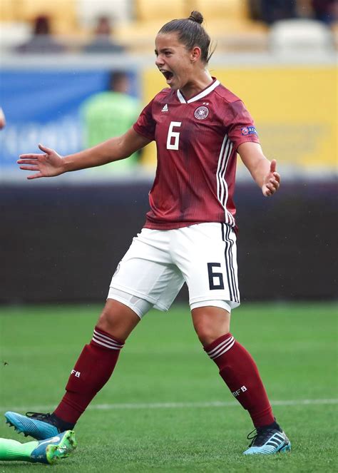 Lena Oberdorf 🇩🇪 In 2022 Frauenfußball Fussball Vfl Wolfsburg