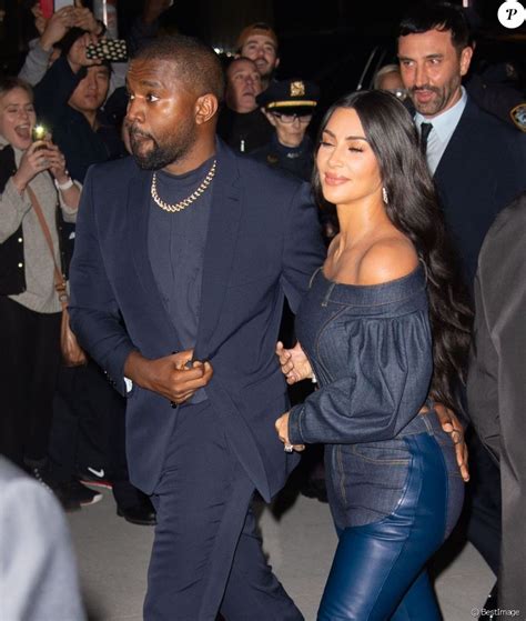 Kim Kardashian et son mari Kanye West arrivent très amoureux à la soirée WSJ Innovators Awards
