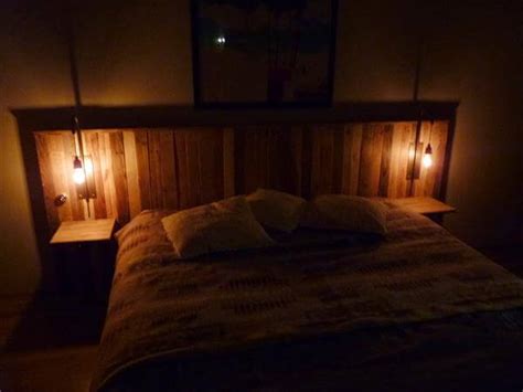 Diy rustic headboard with mason jar lights and electric outlets on each side! Pallet Headboard Tutorial | 99 Pallets
