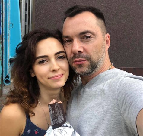 Новости шоу бизнеса Алексей Арестович впервые рассказал как познакомился с женой фото видео