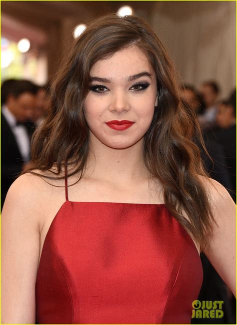 Hailee Steinfeld Shows Red Is The New Black At Met Gala 2015 Photo