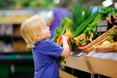 6 Reasons To Involve Kids In Grocery Shopping