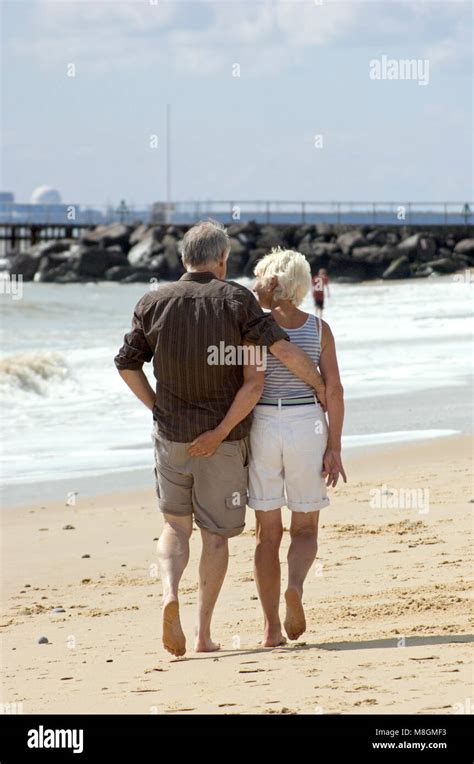 Seaside Embrace Hi Res Stock Photography And Images Alamy