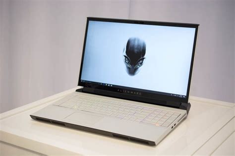 Alienwares New Area 51m Brings A New Design Rtx Gpus And 9th Gen Intel