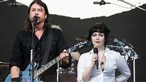 Foo Fighters' Dave Grohl's daughter Violet, 17, surprises fans with ...