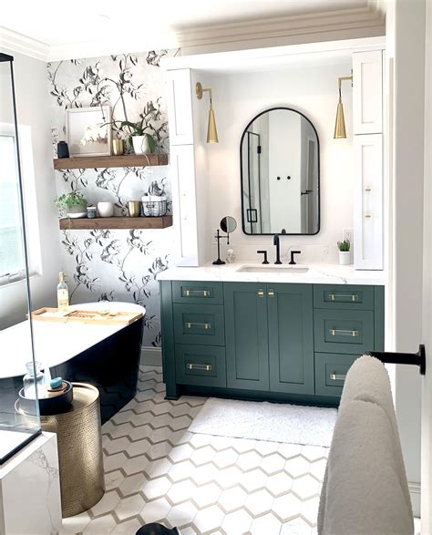 20 Green And White Bathroom Ideas Decoomo