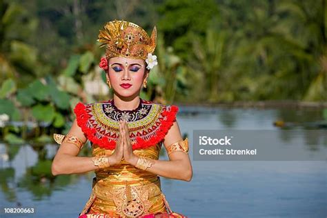 Penari Bali Foto Stok Unduh Gambar Sekarang Bali Budaya Indonesia Bali Kepulauan Nusa