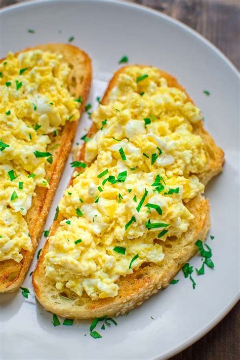 This Scrambled Egg Toast Is So Easy To Make And So Incredibly Tasty