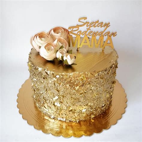 Gold Birthday Cake Decorated Cake By Tortebymirjana Cakesdecor