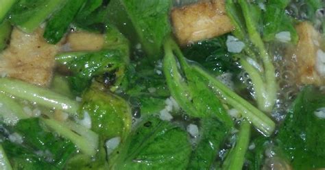 Bahan2 250 gram sawi hijau, 2 tahu putih, 1 liter air, 5 siung bawang merah, 3 siung bawang putih, 1 tomat, 1 sdm kaldu bubuk. 165 resep sup sawi hijau dan tahu enak dan sederhana - Cookpad