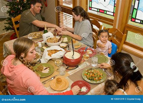 Table De Famille Image Stock Image Du Ensemble Mélangé 12031319