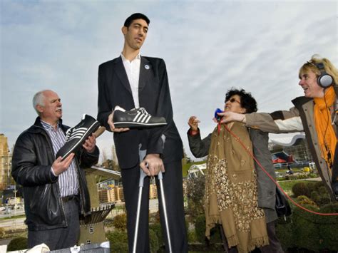 Lara Kingz Worlds Tallest Man Sultan Kosen Of Turkey Stops Growing At Ft