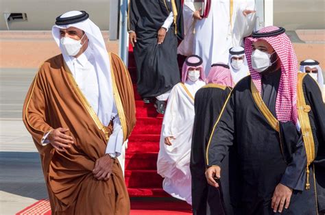 qatari emir sheikh tamim arrives in saudi arabia to end gulf crisis daily sabah