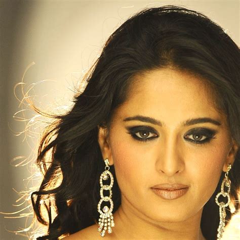 beautiful indian girl actress anushka shetty face closeup stills
