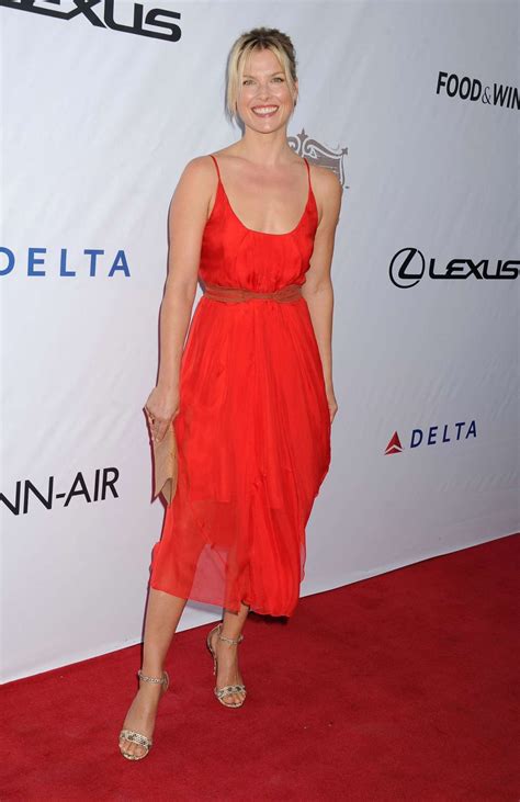 Ali Larter Braless Wearing Red Low Cut Swaying Dress At 2013 Los