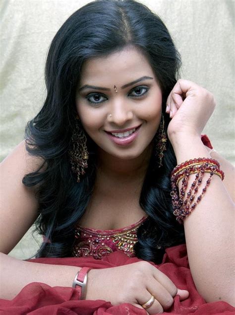 Tamil Actress Kushi In Saree Hot Spicy Photo Shoot Stills New Movie