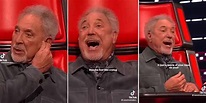 Tom Jones en un programa de televisión a sus 82 años cantando sin ...