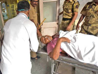 Nashik District 65 Year Old Attempts Suicide Outside Mantralaya