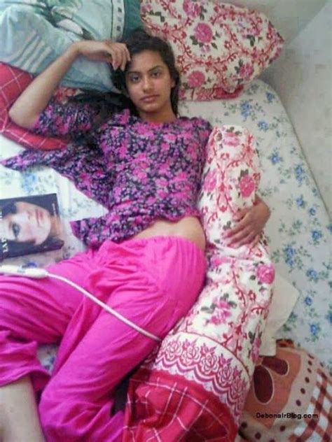 Desi Girl Nude In Pajama Porn Clips