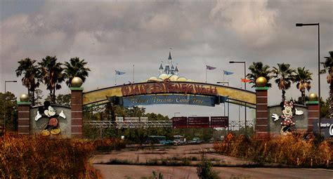 Artists Abandoned Disney World Is A Whole New World Of Creepy Huffpost