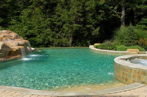 Enhance Your Backyard With A Luxurious Infinity Pool