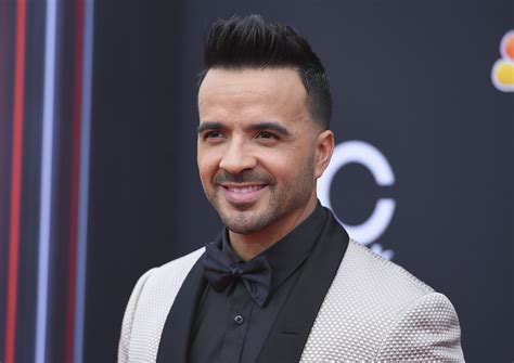 ‎despacito may have made luis fonsi an international sensation, but it hardly defines his sound. Luis Fonsi releases his 1st album in post-'Despacito' era