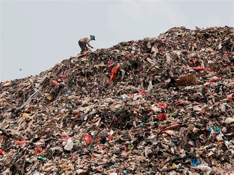 here s how much trash is in america s landfills business insider