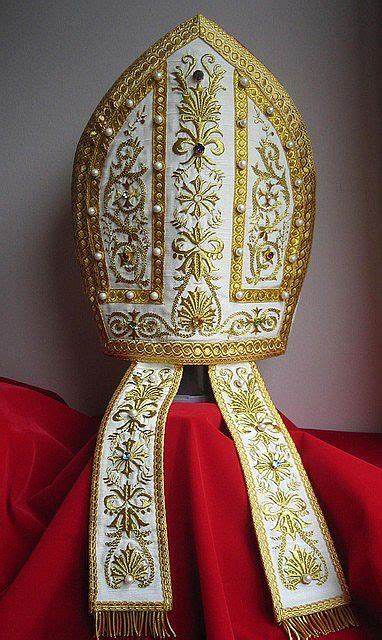 Pin By J On Mitra Mitre Miter Ecclesiastical Vestments Church